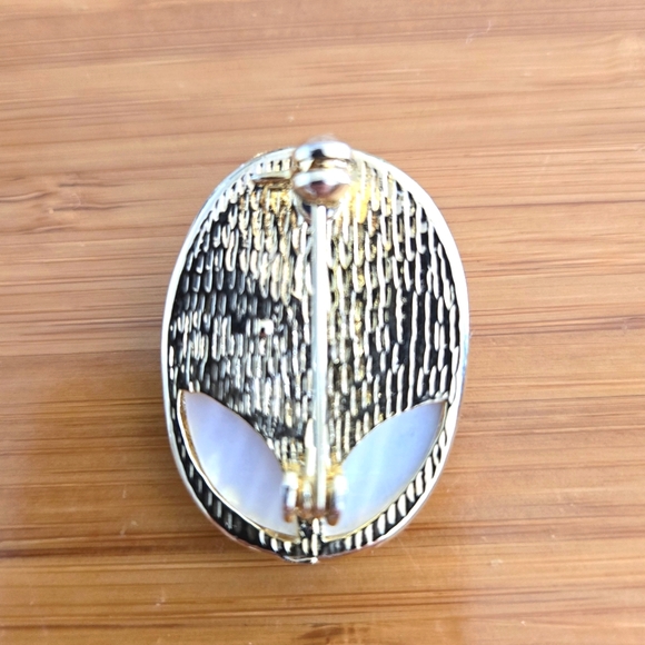 Vintage pearl brooch - Picture 2 of 3